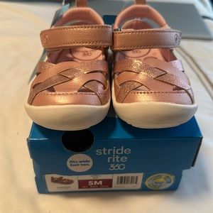 Brand new size 5M Stride Rite 360 shoes in size 5M